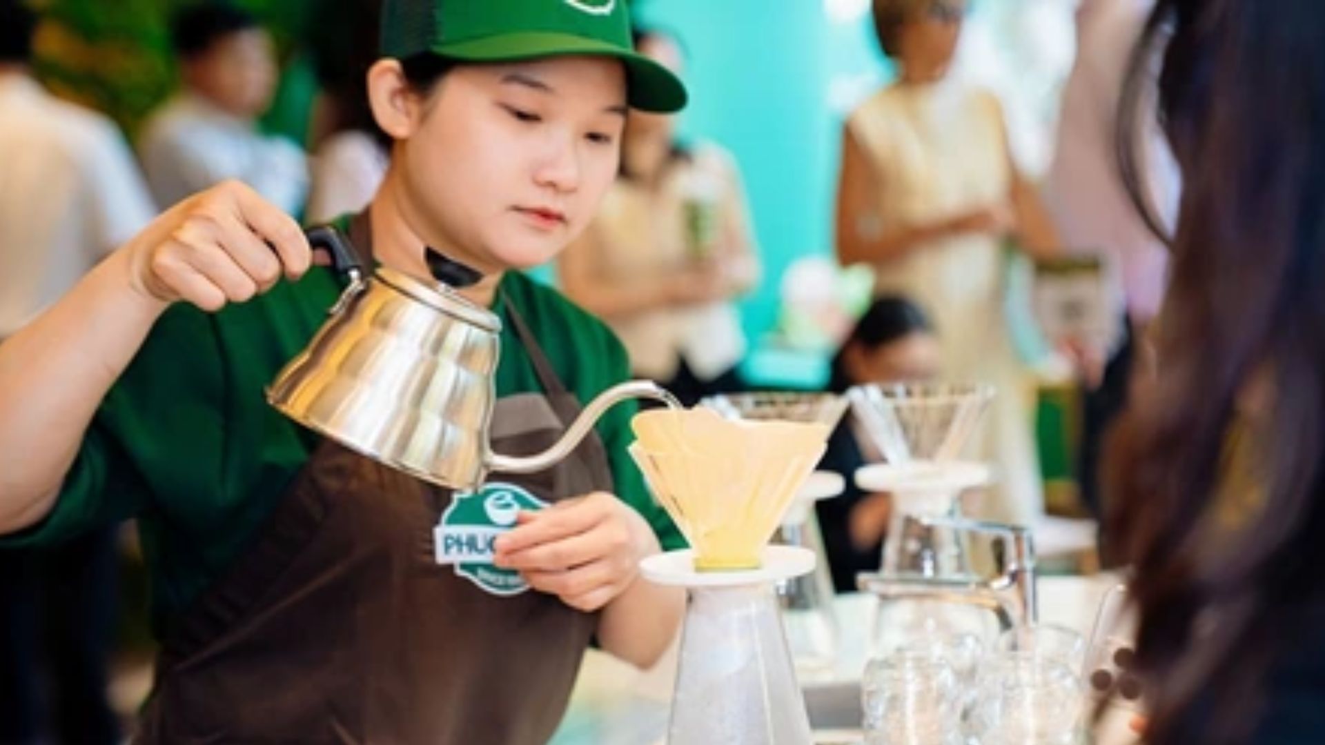 Thiết Kế Nhận Diện Thương Hiệu Chuỗi Cà Phê